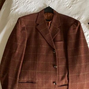 Men’s sport coat very good quality and in excellent condition.
